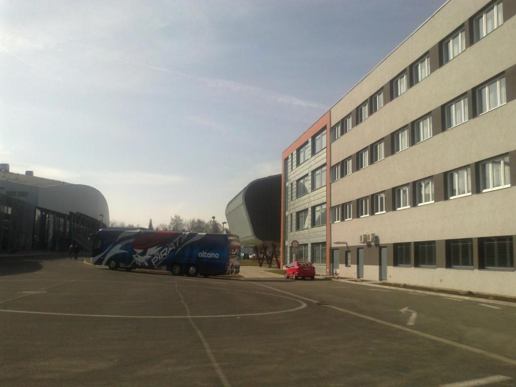 Hotel Arena Хомутов Экстерьер фото