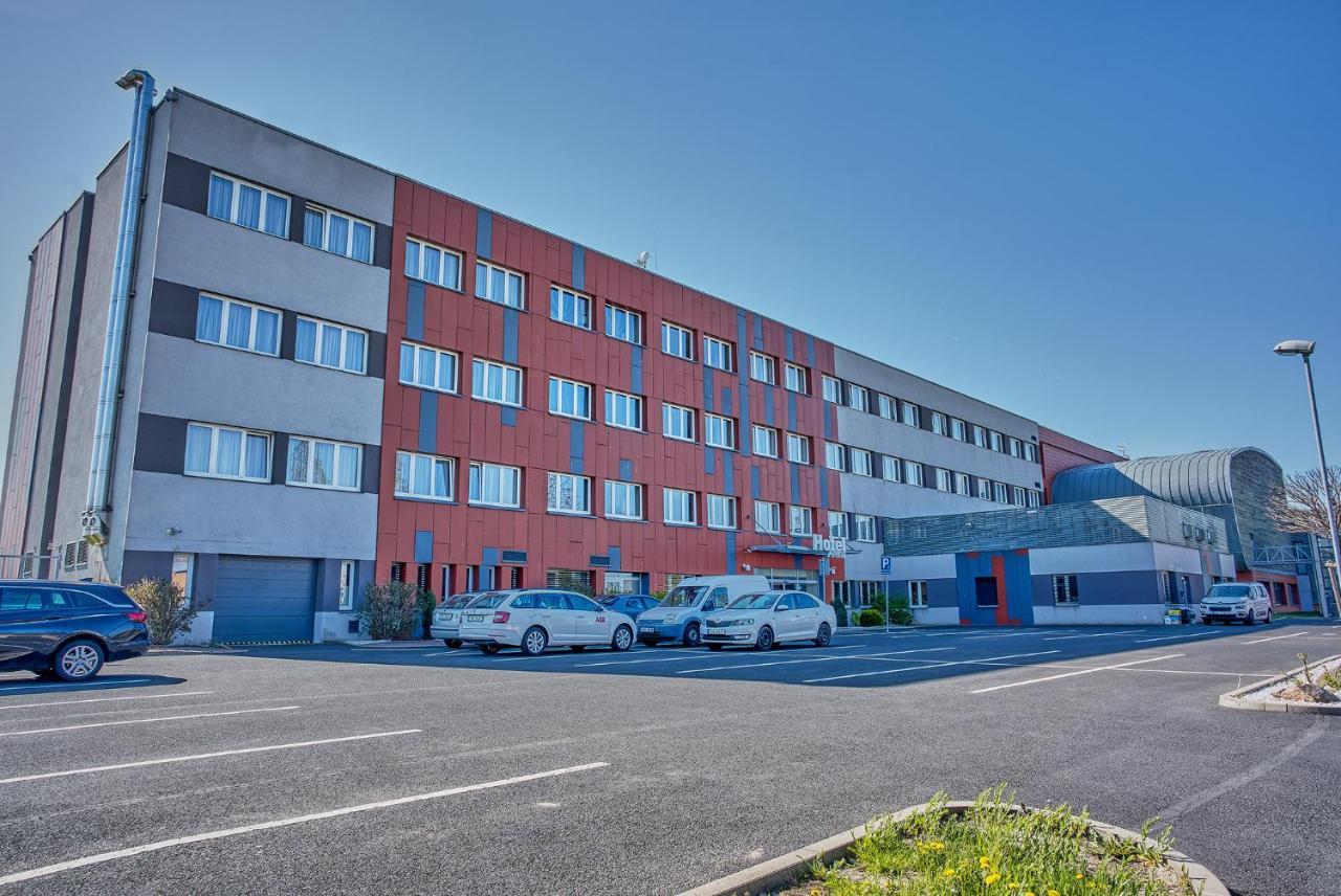 Hotel Arena Хомутов Экстерьер фото
