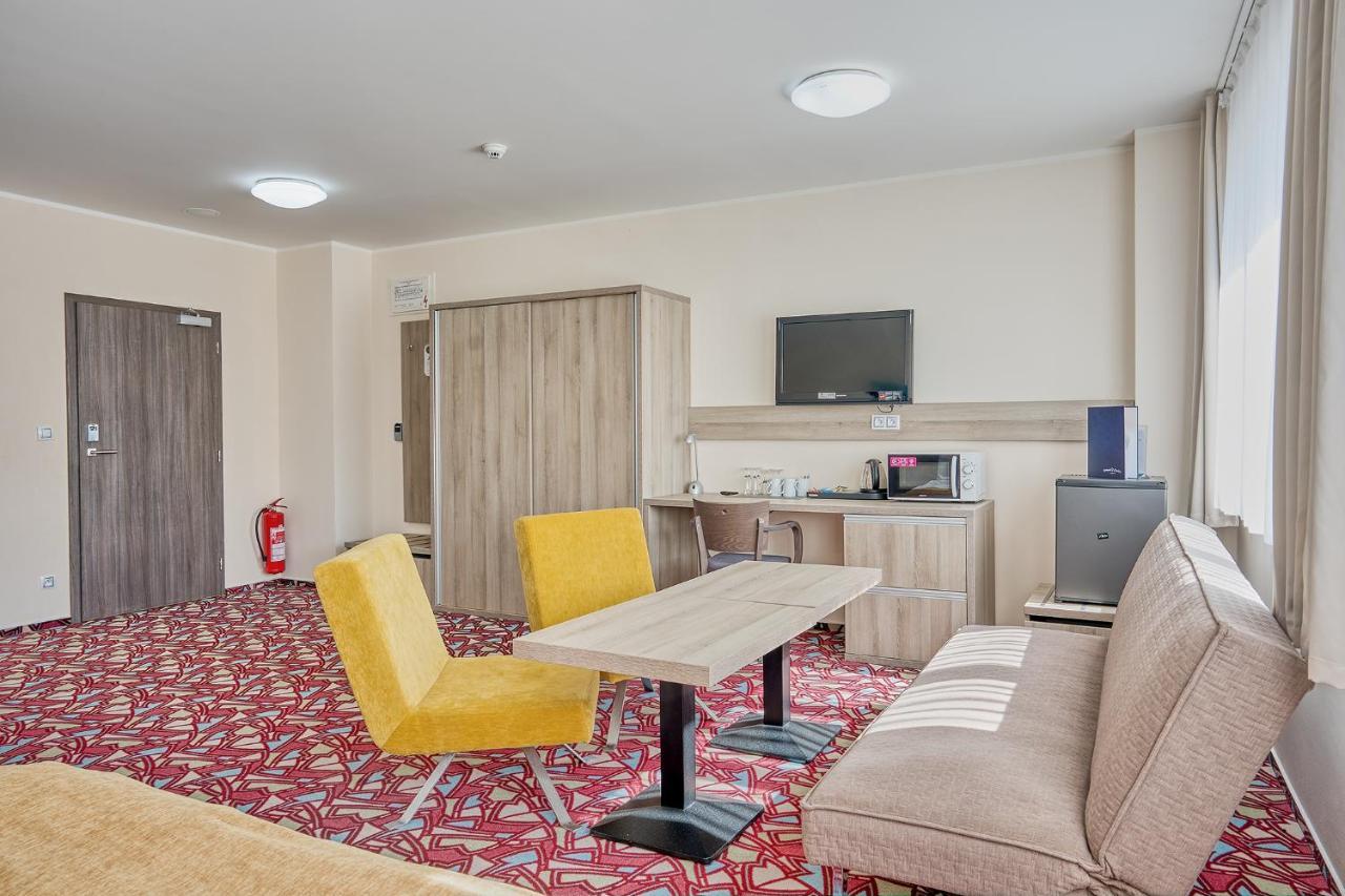 Hotel Arena Хомутов Экстерьер фото