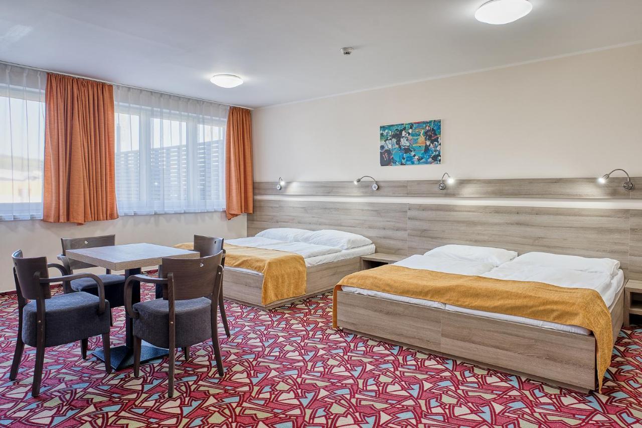 Hotel Arena Хомутов Экстерьер фото