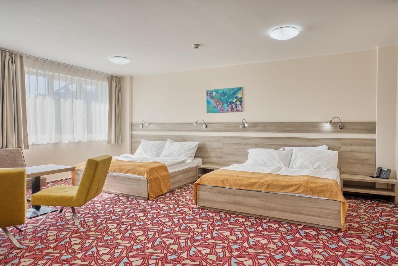 Hotel Arena Хомутов Экстерьер фото