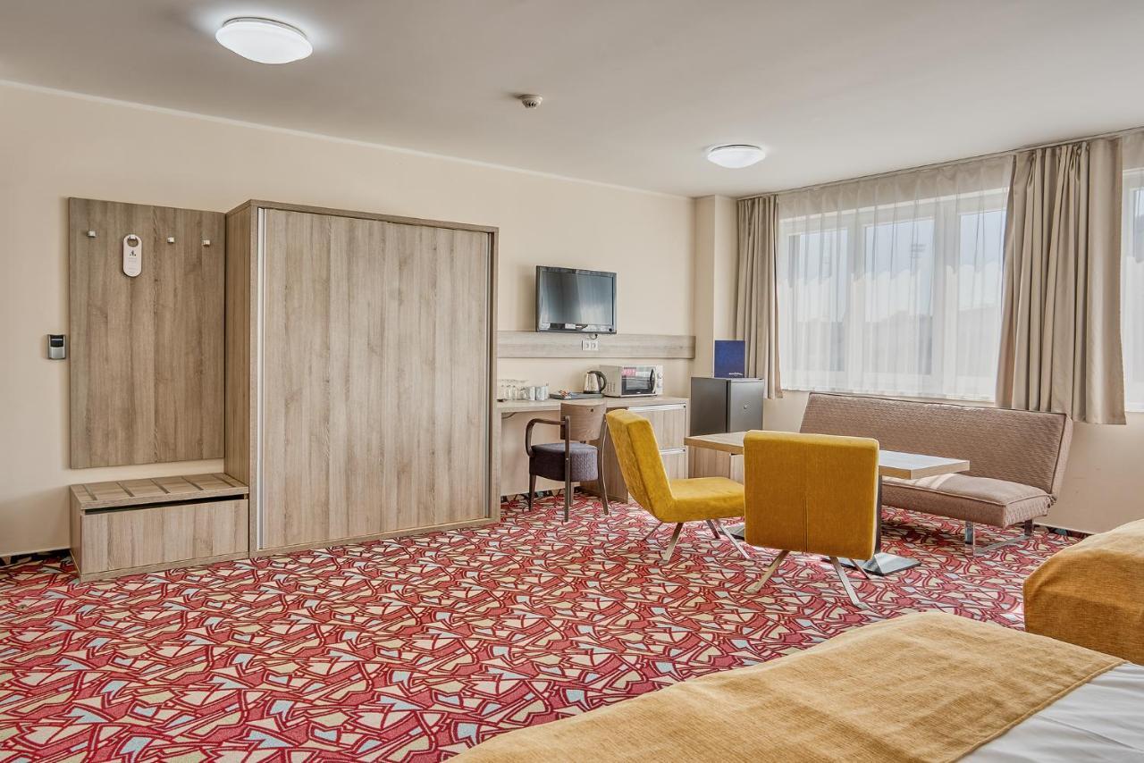 Hotel Arena Хомутов Экстерьер фото